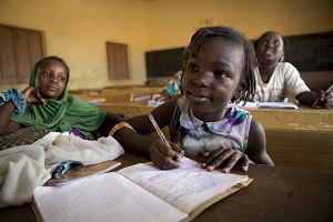 kanak kanak perempuan mali di sekolah