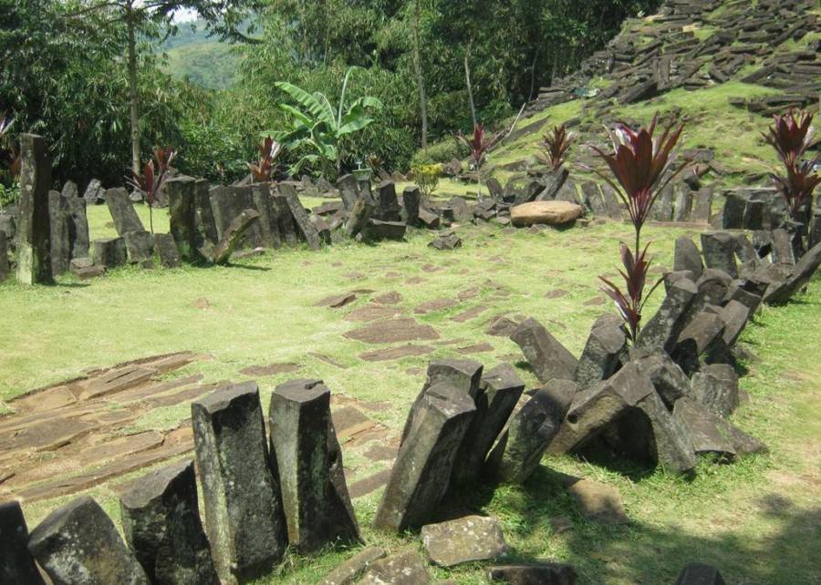 kawasan piramid gunung padang