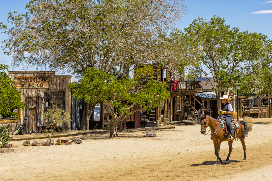 kehidupan pioneertown