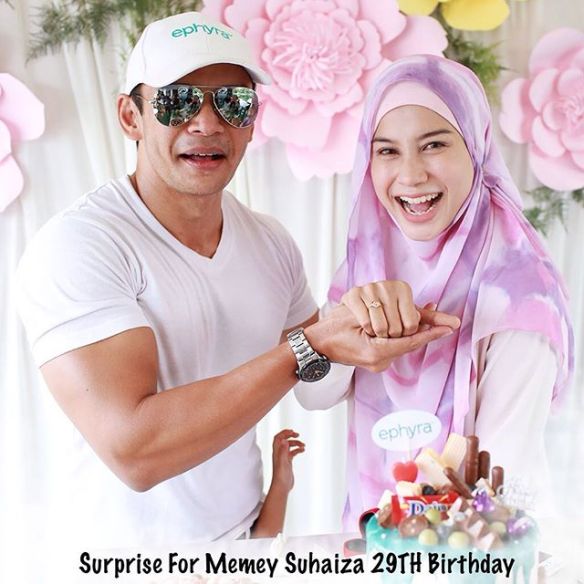 kejutan romantis hari jadi memey suhaiza ke 29 4