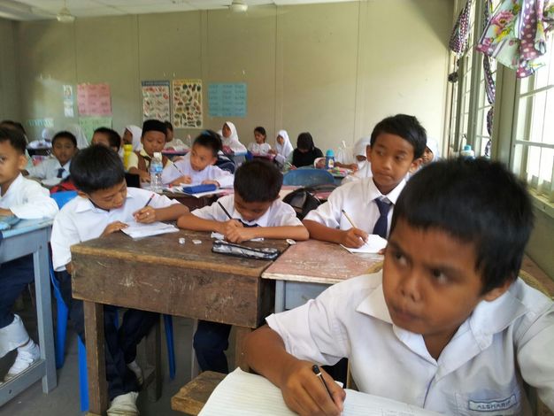 kelas sekolah padat pertambahan pelajar