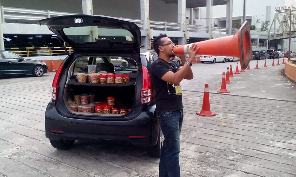 khairul zahrin berniaga biskut raya