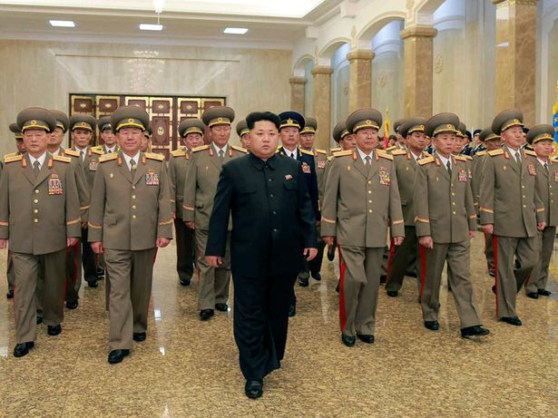 kim jong un dan barisan pegawai tentera