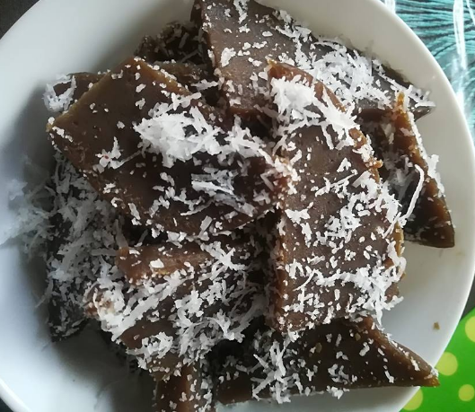 kuih tepung kapur 1