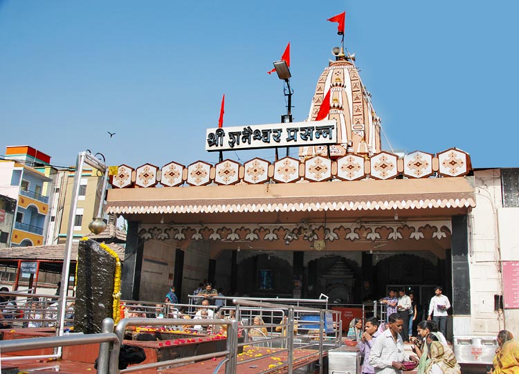 kuil di shani shingnapur