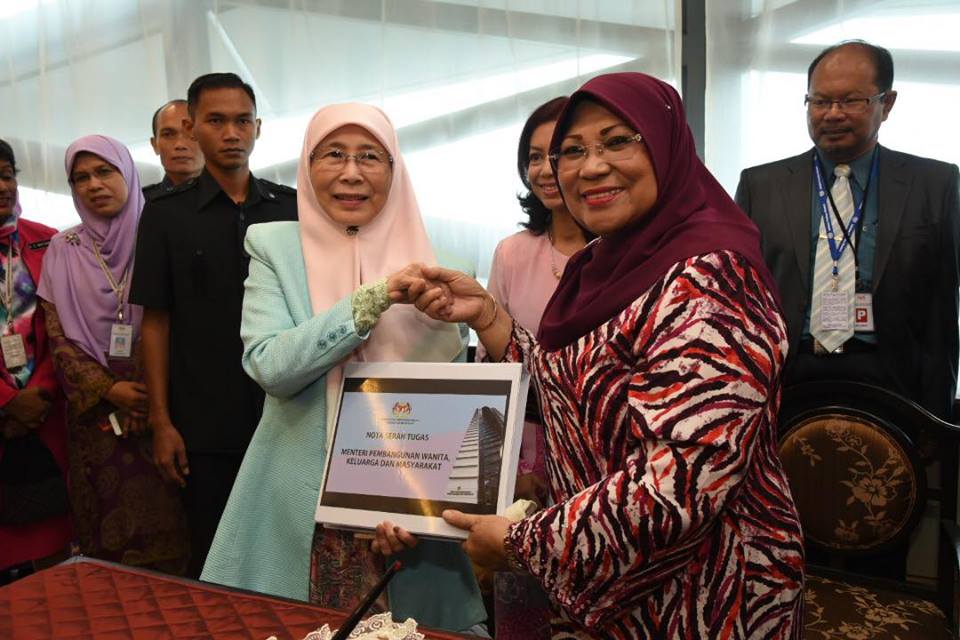 kwsp suri rumah 2 gaji suami rm50 dana kerajaan datuk seri dr wan azizah