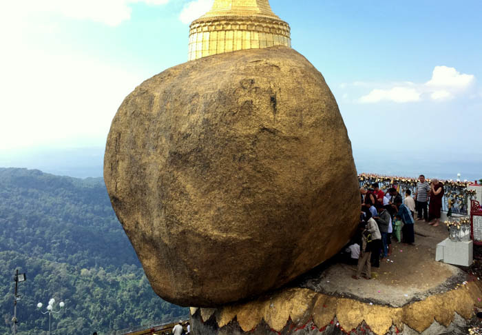 kyaiktiyo batu gergasi pagoda