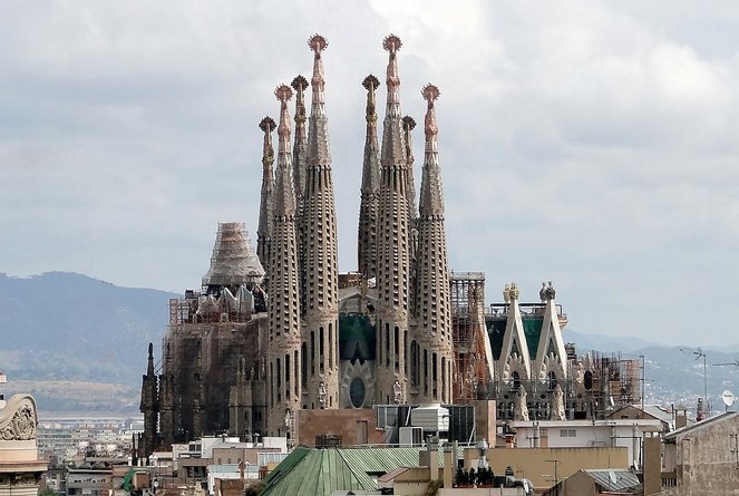 la sagrada familia mercu tanda popular dunia yang gagal disiapkan