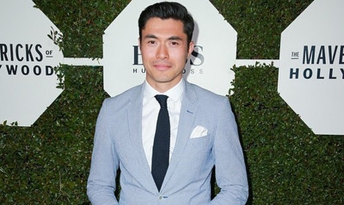 lagi watak utama filem hollywood untuk anak malaysia henry golding 1