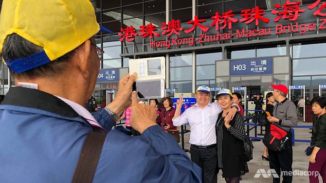 lambakan pelancong dari tanah besar china akan membanjiri hong kong