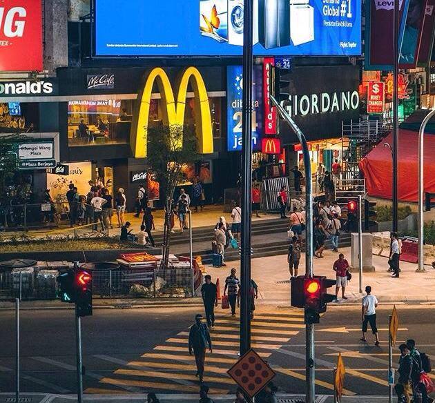 lokasi mcdonalds di tepi jalan sesak