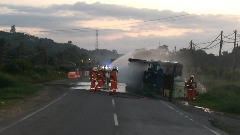 lori bawa asid sulfurik terbalik di beaufort