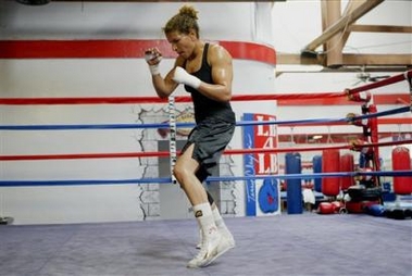 lucia rijker latihan tinju