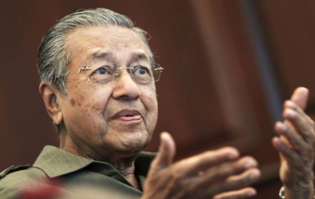 mahathir komen isu graduan jual nasi lemak bawa uber