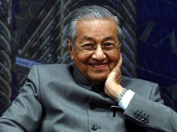 mahathir tersenyum pm malaysia