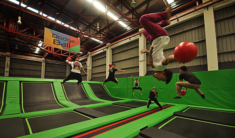 main dodgeball guna trampolin