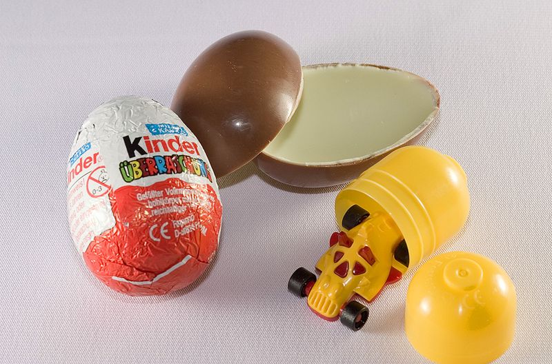 mainan kinder surprise diharamkan