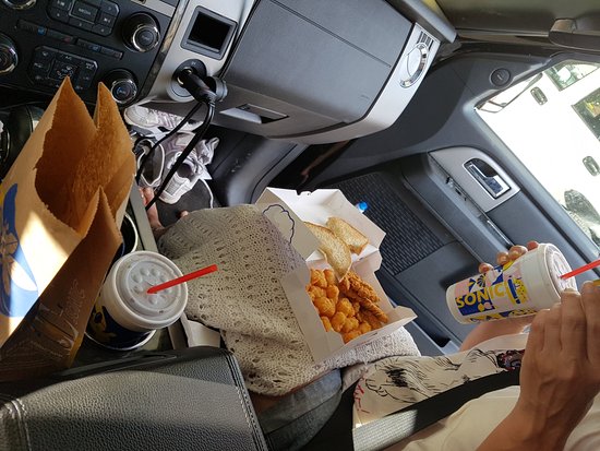 makan dalam kereta 729