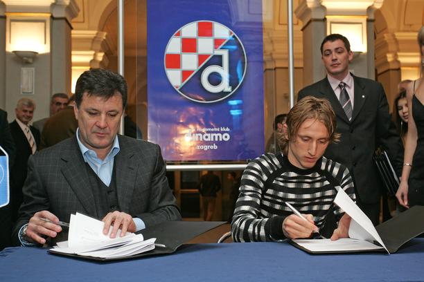 mamic dan modric tandatangani perjanjian