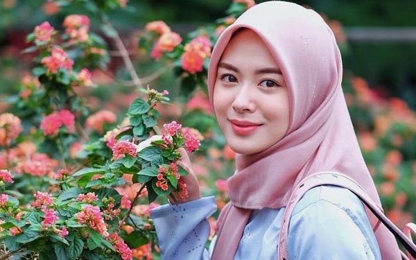 mana tepat perempuan atau wanita