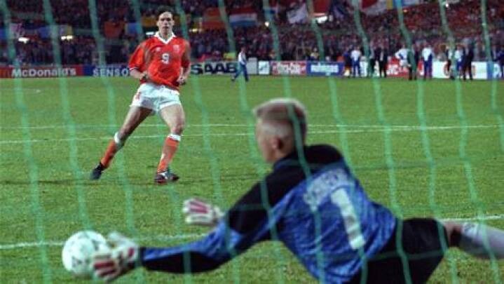 marco van basten penalti tersasar euro 1992