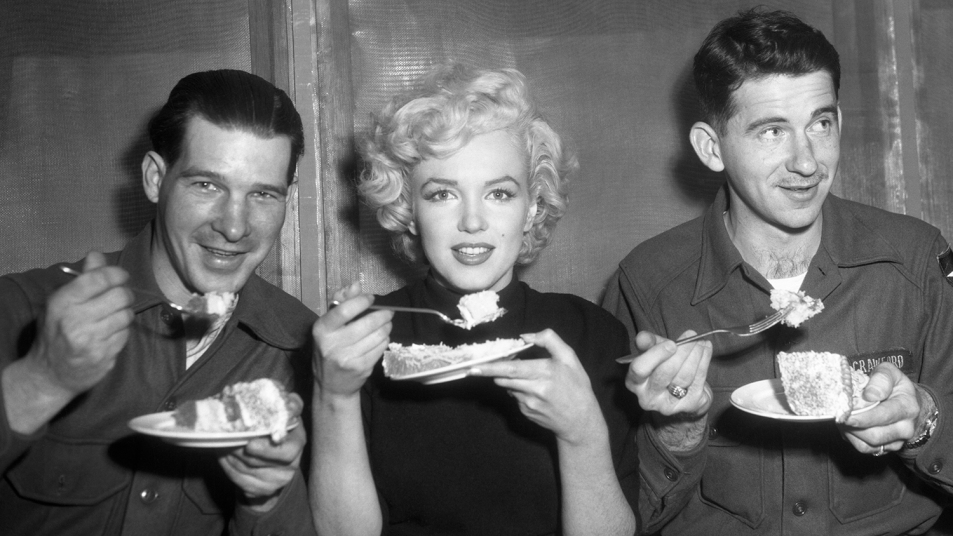 marilyn monroe makan bersama rakan