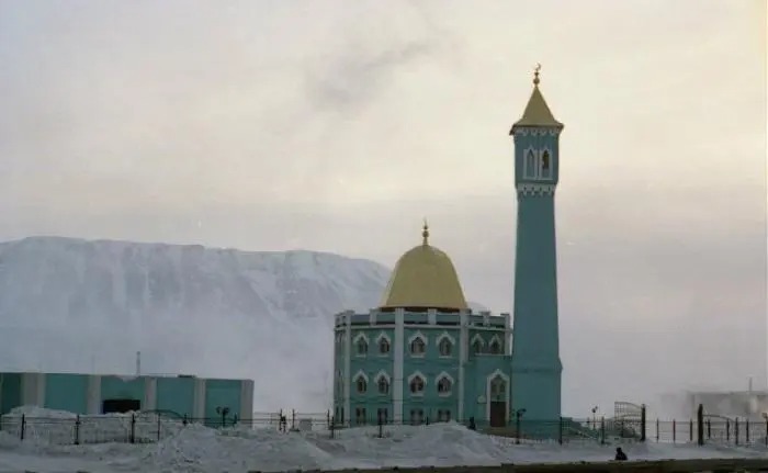 masjid midnight sun