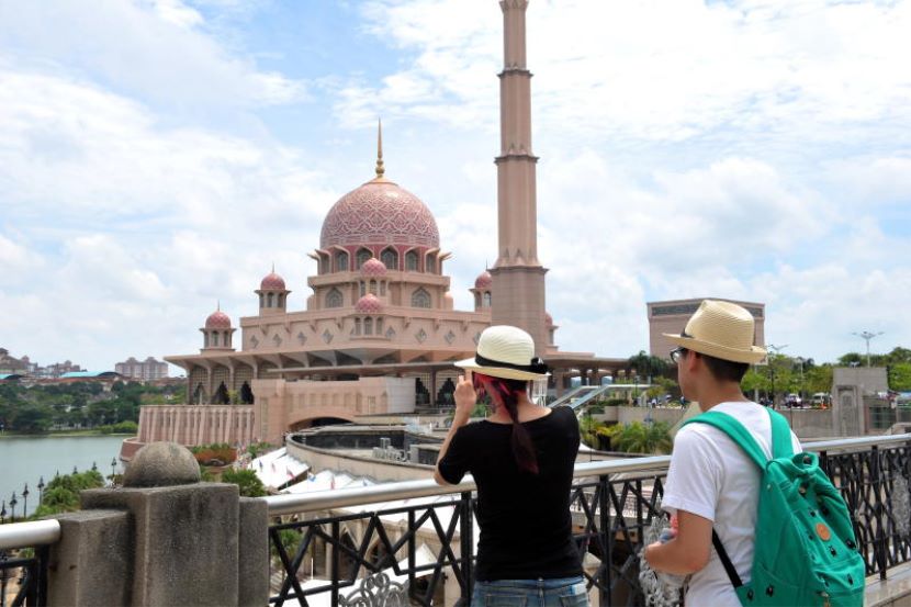 masjid putrajaya pelancong