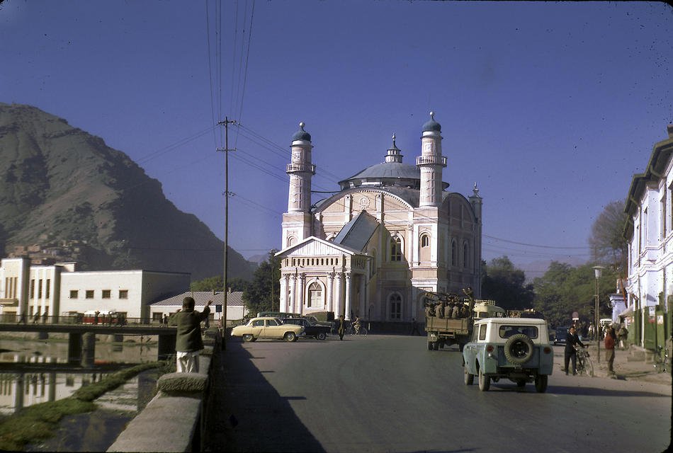 masjid shah do shamshira