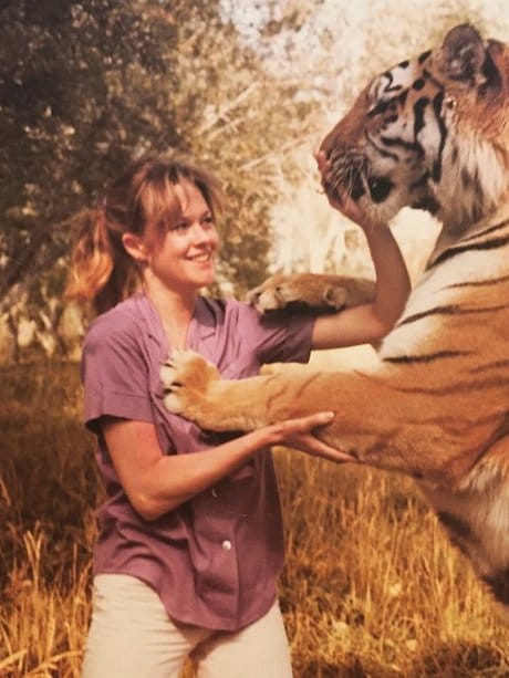 melanie griffith bersama seekor harimau