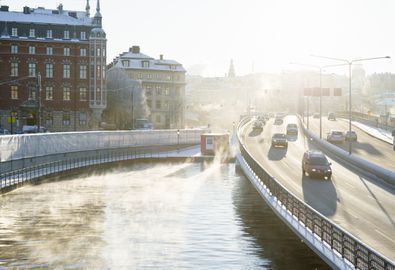 memandu di sweden perlu memasang lampu