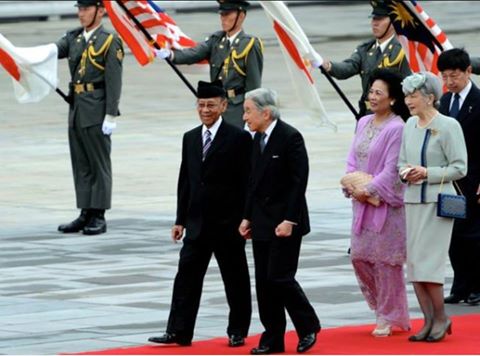 memeriksa perbarisan sultan kedah maharaja jrpun bernama