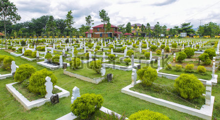 menanam al quran di kawasan masjid atau perkuburan