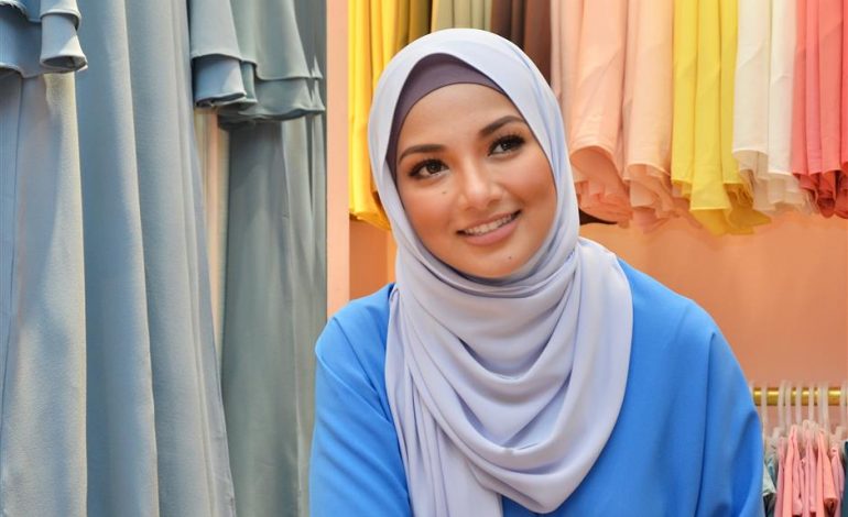 menang banyak anugerah neelofa dikatakan beli undi dari stokisnya