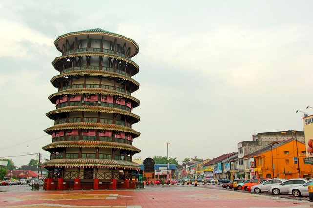 menara condong teluk intan 701