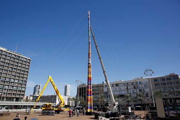 menara diperbuat daripada lego di tel aviv