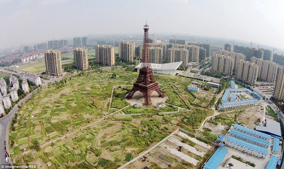 menara eiffel china