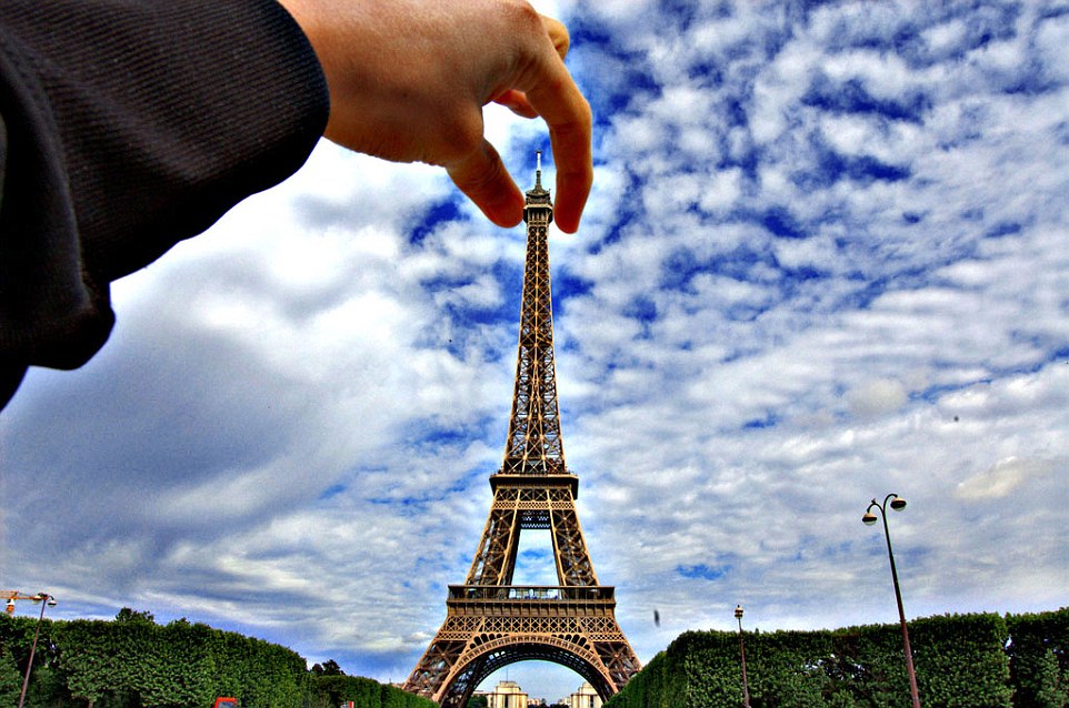 menara eiffel mercu tanda kota paris 905