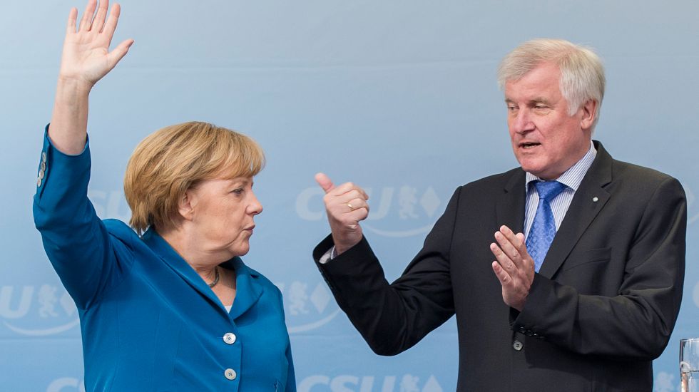 merkel seehofer pergolakan kerajaan jerman