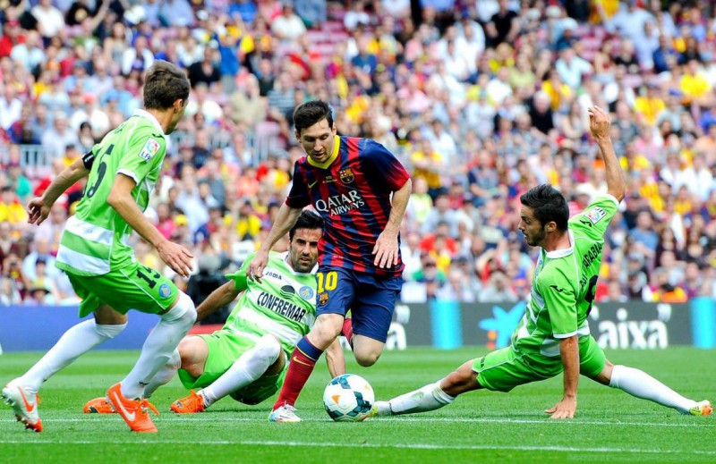 messi dribbling