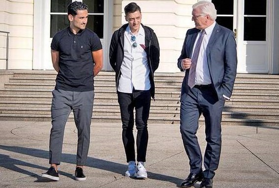 mesut ozil dan ilkay gundogan bertemu presiden jerman