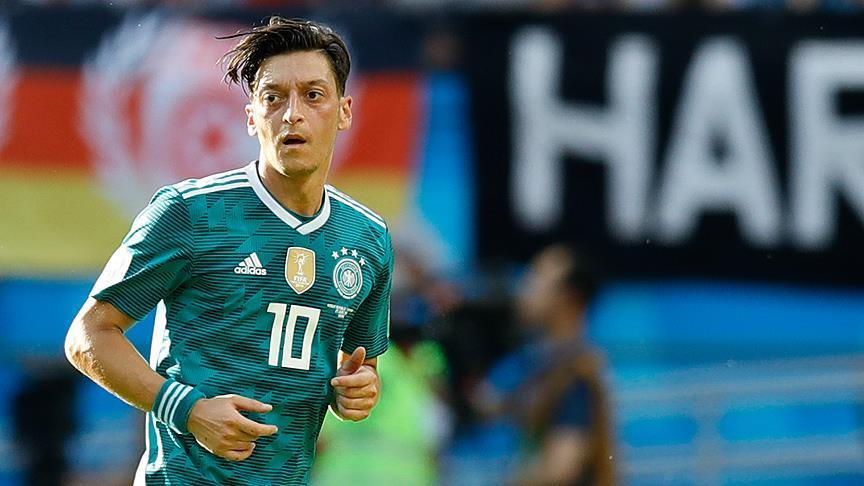 mesut ozil pemain bintang arsenal dan jerman