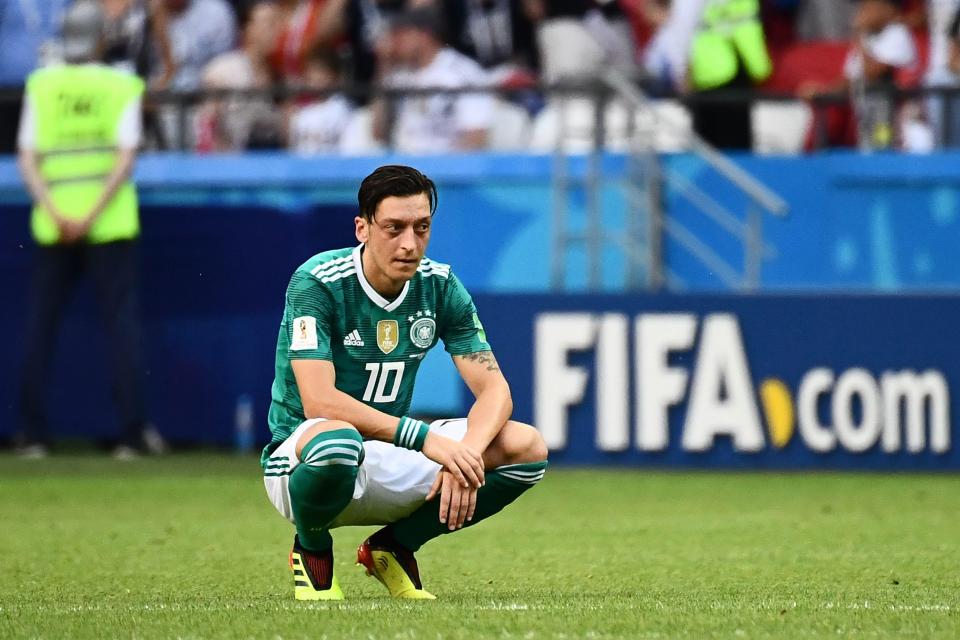 mesut ozil sedih dipersalahkan