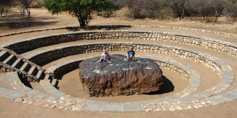 meteorit hoba meteorit paling besar pernah mendarat di bumi 10