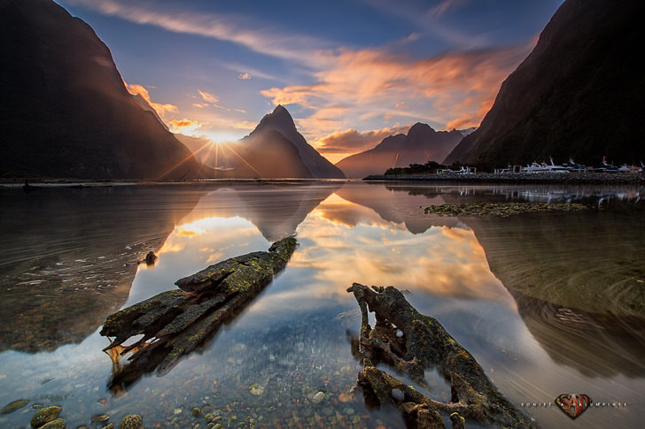 milford sound oleh soniel dalumpines