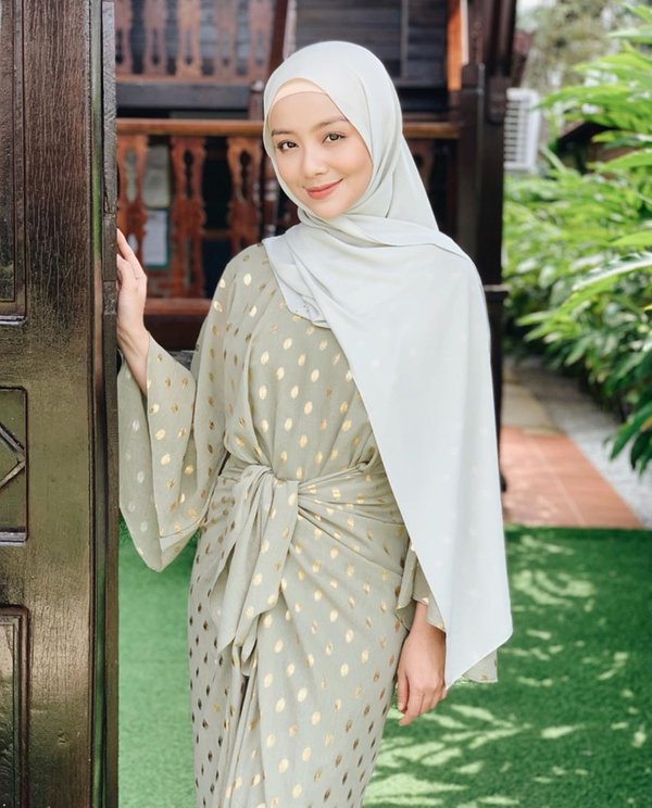 mira filzah bertunang