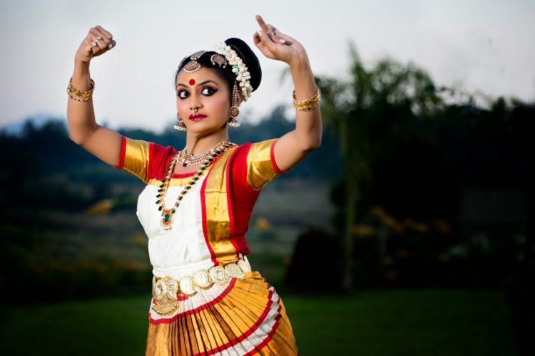 mohiniyattam pertandingan tarian