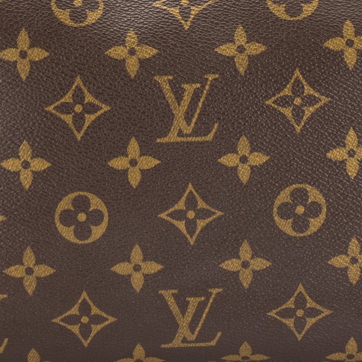 monogram lv yang menjadi trademark jenama ini