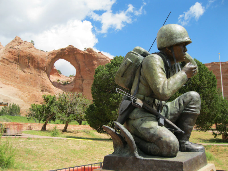 monumen penghargaan orang navajo