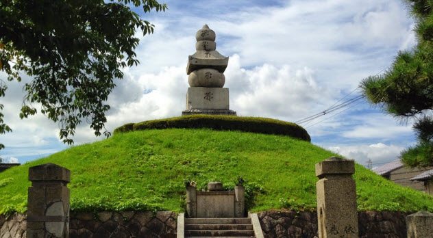 monumen trofi perang hidung dan telinga jepun